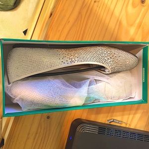 Beautiful diamond silver flats